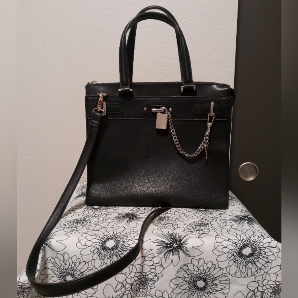 Elegant Black Calvin Klein Handbag 😍👜